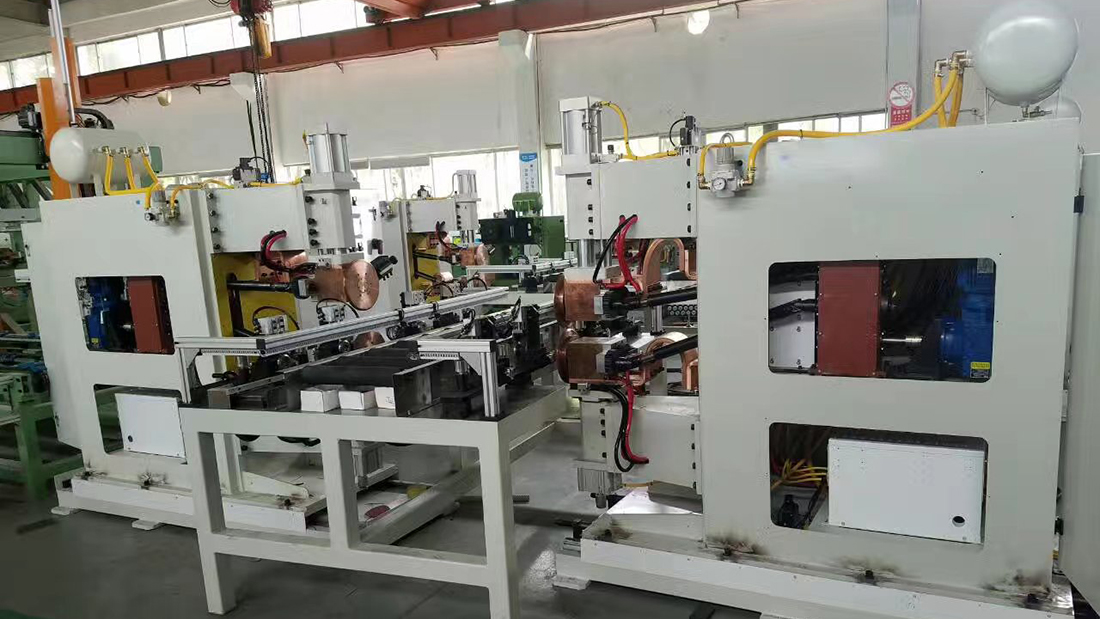 非標焊機生產(chǎn)現(xiàn)場2